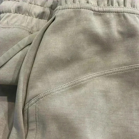 Lululemon Soft Ambitions Hi Rise Shorts in Trench 4” - Picture 8 of 8